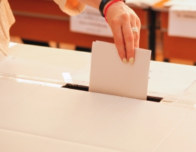 urne main bulletin vote